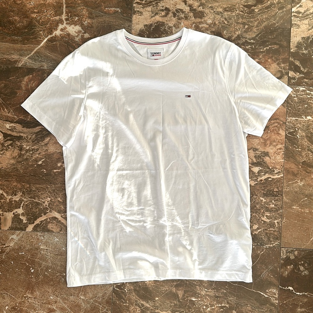 TOMMY JEANS T-SHIRT